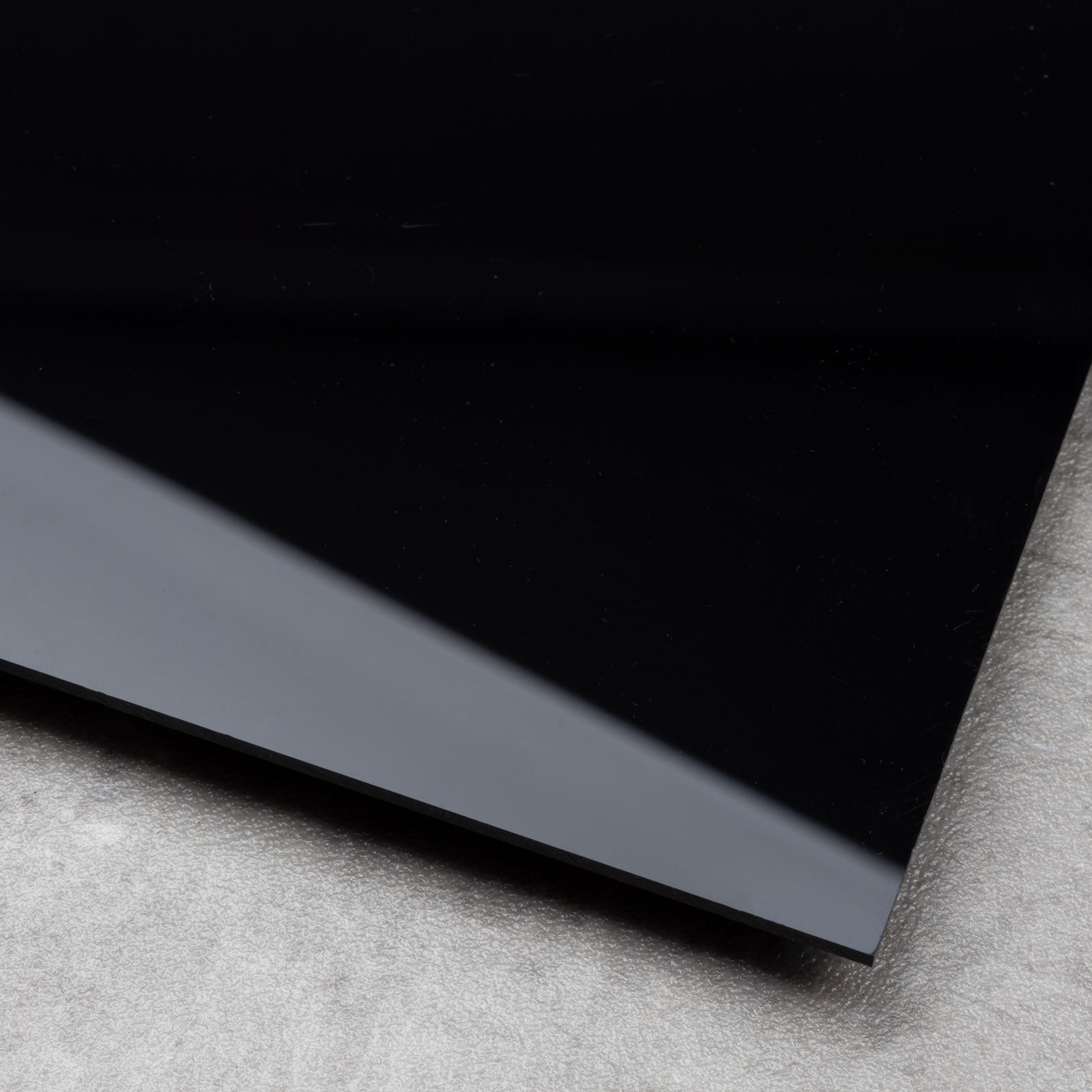 F2_Black glossy